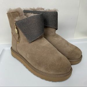 UGG Sz 7 Suede Zip Women’s Booties